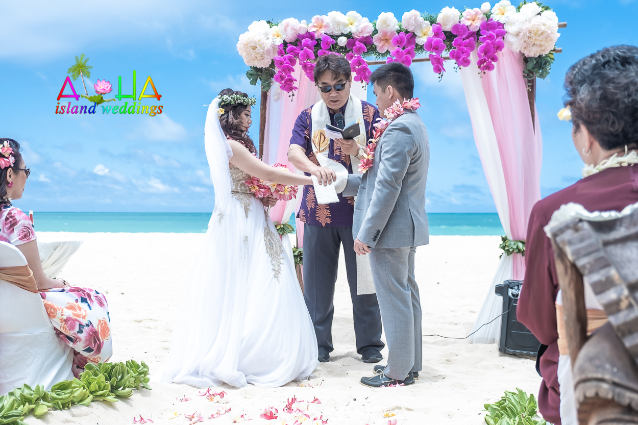 Hawaii Wedding Ministers In Waikiki Honolulu Officiants Plus