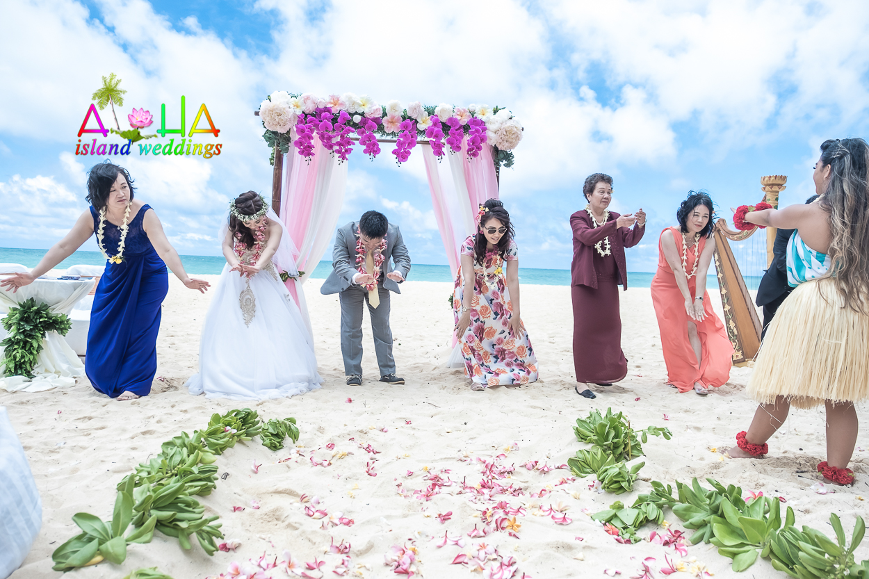 Learning the hula together with hula dancer Tiani on the beach at Waimanalo