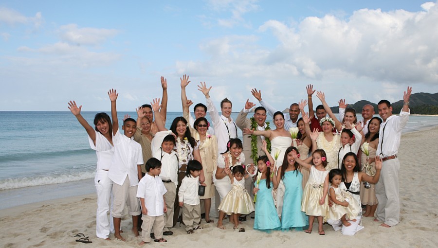 ole group of guest at their beach wedding in Hawaii