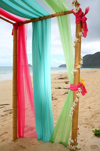 light green soht turquose blue and dark pink material for this beach wedding on Oahu